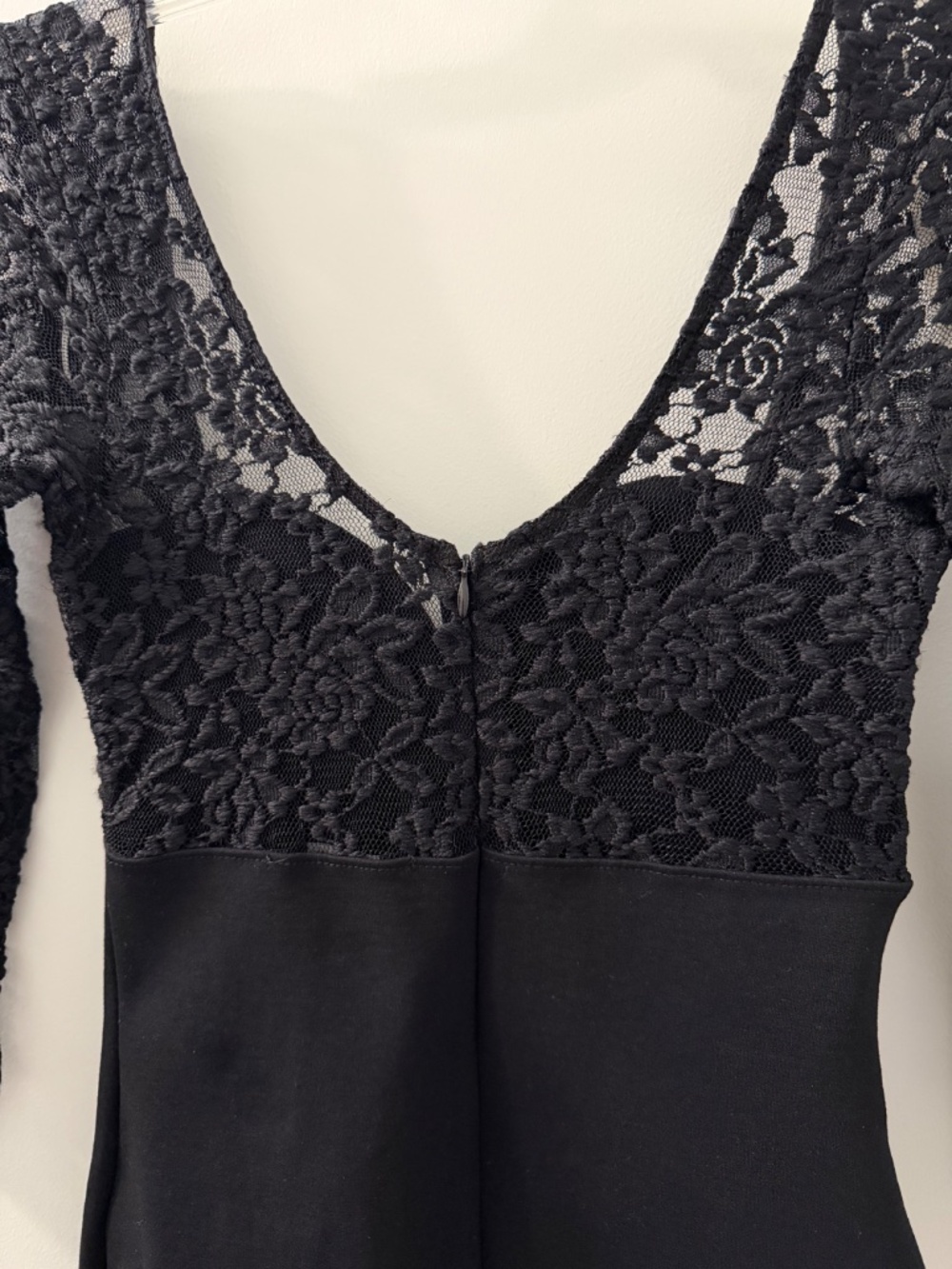 Black Lace Bodycon Mini Dress V-Neck Cocktail Dress Size Small NEW NWT - Picture 6 of 16
